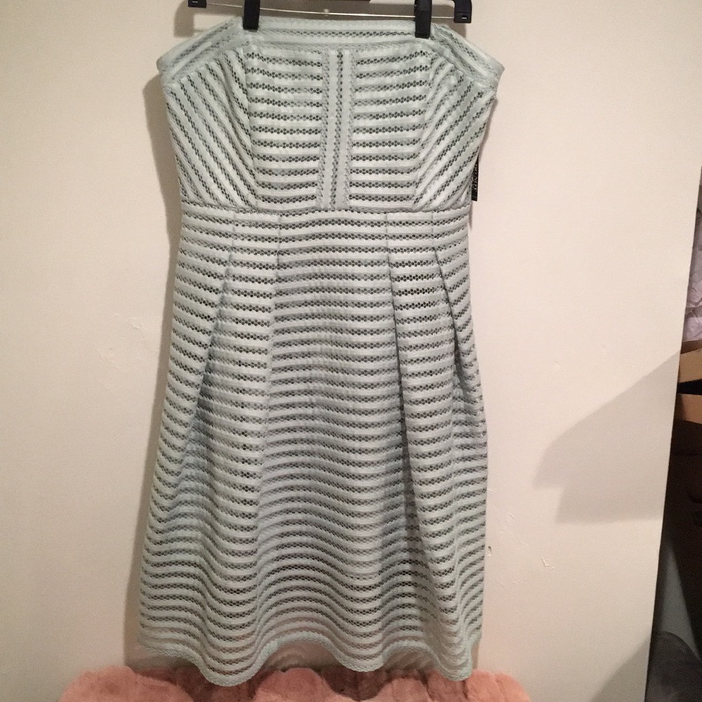 🛍 $33 NEW YORK & COMPANY | EYELET DRESS